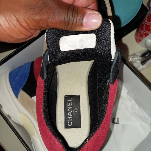 Chanel sneakers/size 10 which is a size 43 - Picture 5 of 5
